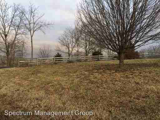 5615 Brights Pike - Photo 2 of 3