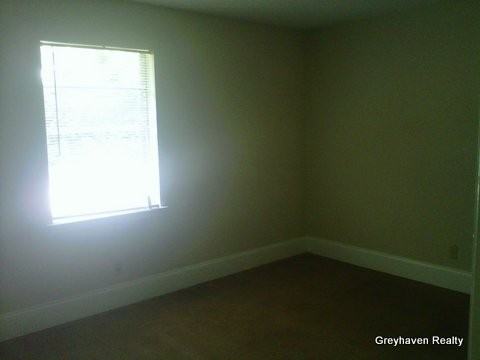 2410 Lyndon Ave #06 - Photo 3 of 8