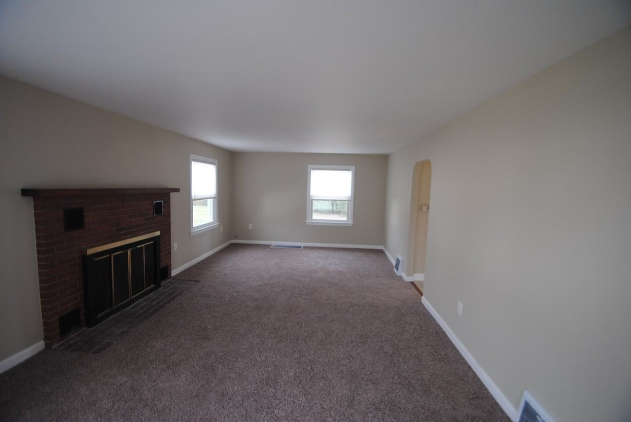 4027 N Adams St - Photo 3 of 12