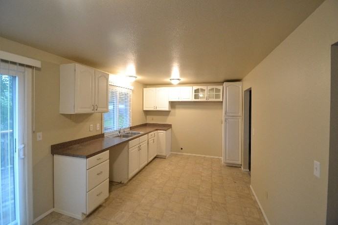 1604 S 254th Pl - Photo 3 of 8