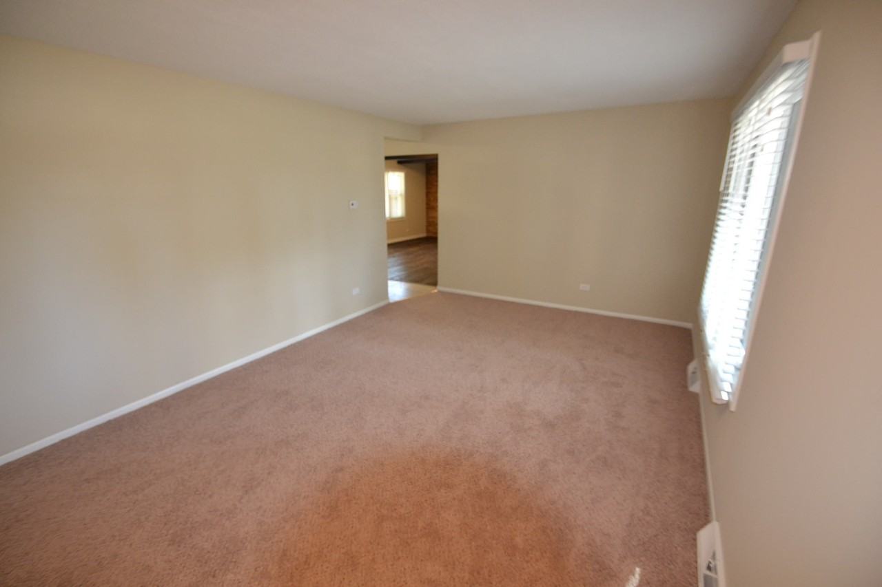 3202 Pheasant Dr - Photo 3 of 9