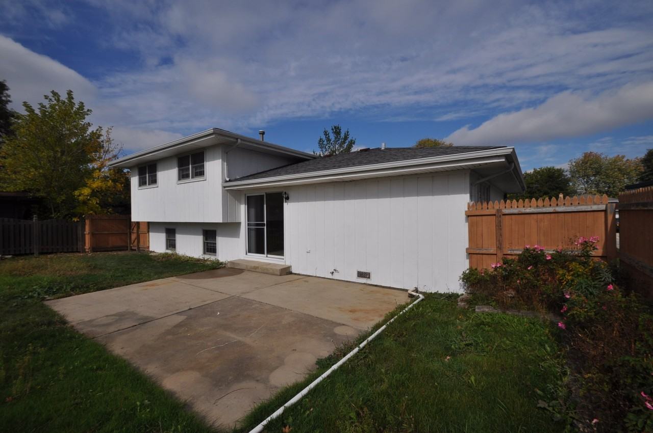 4917 Timber Ct - Photo 2 of 12