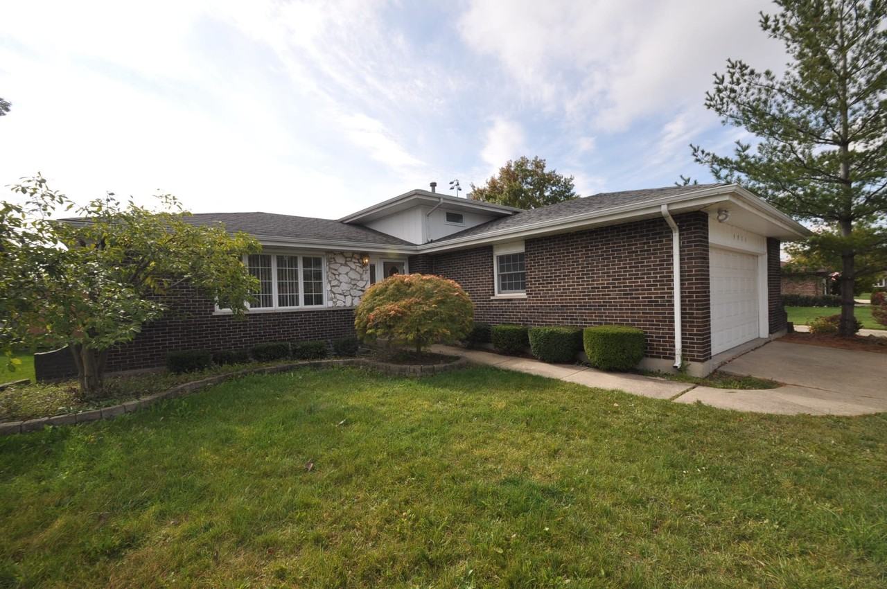 4917 Timber Ct - Photo 3 of 12