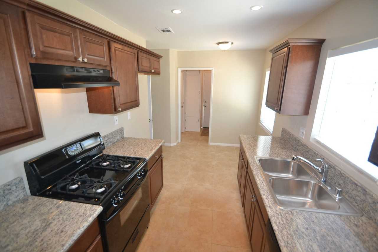 15456 Leffingwell Rd - Photo 3 of 11