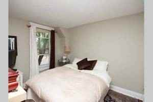 College St & Ossington Ave