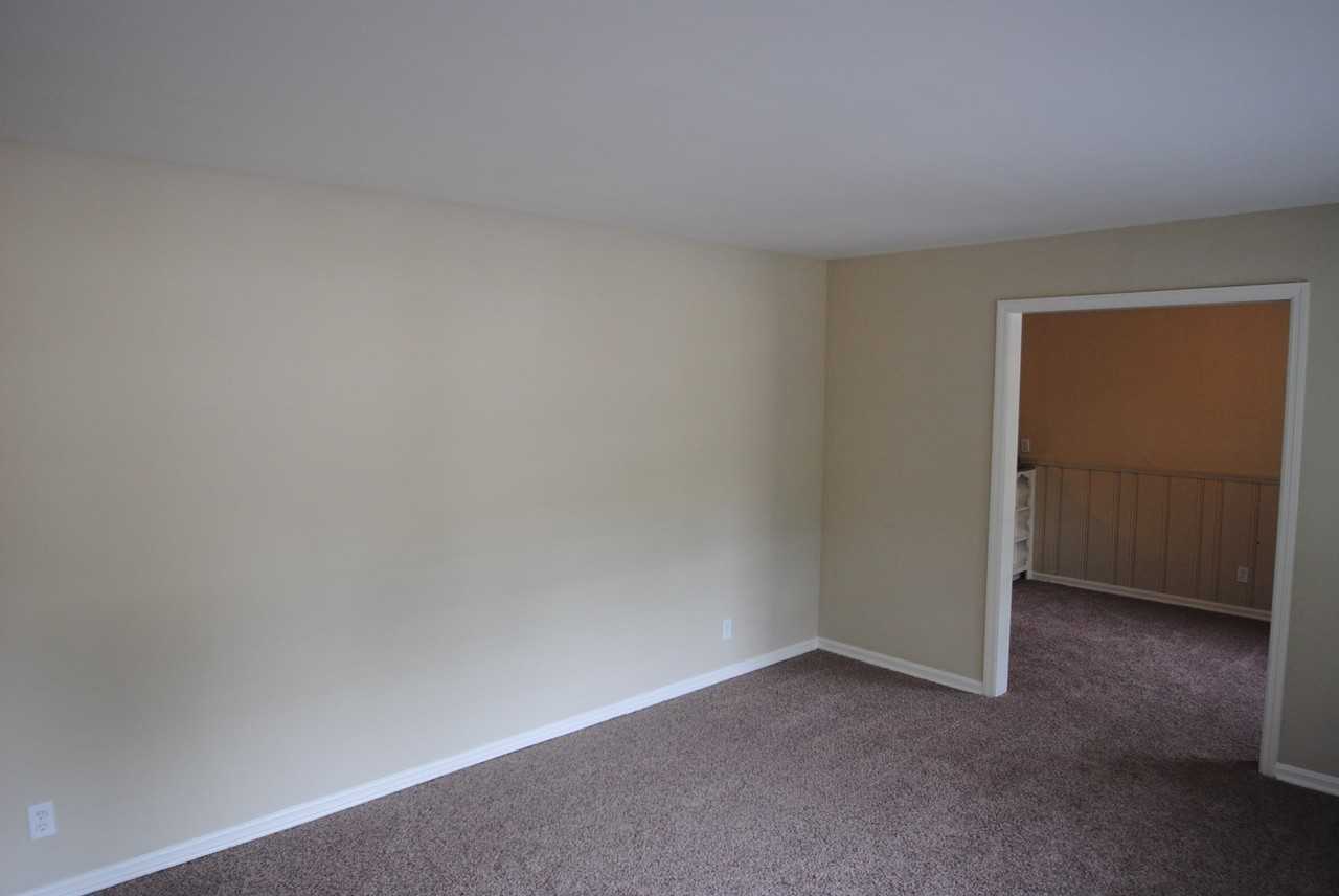 121 Hillsdale Dr SE - Photo 3 of 3