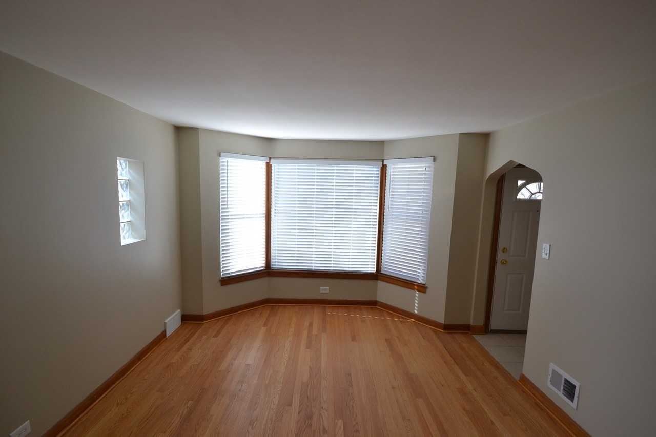 2233 Hainsworth Ave - Photo 3 of 9