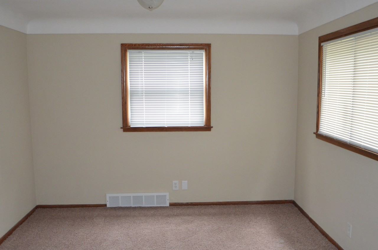 428 7th St S - Photo 3 of 8