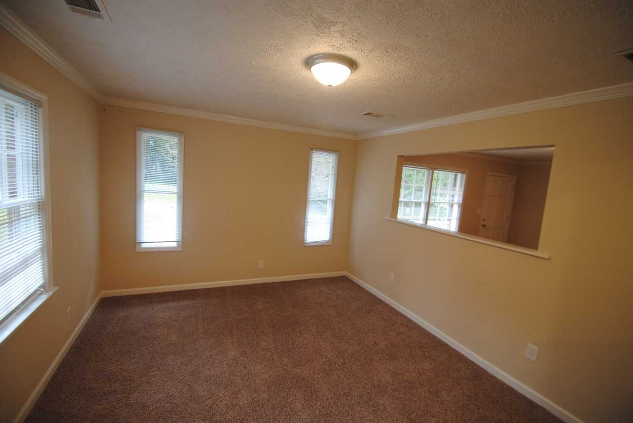 4211 Kent Dr - Photo 3 of 9