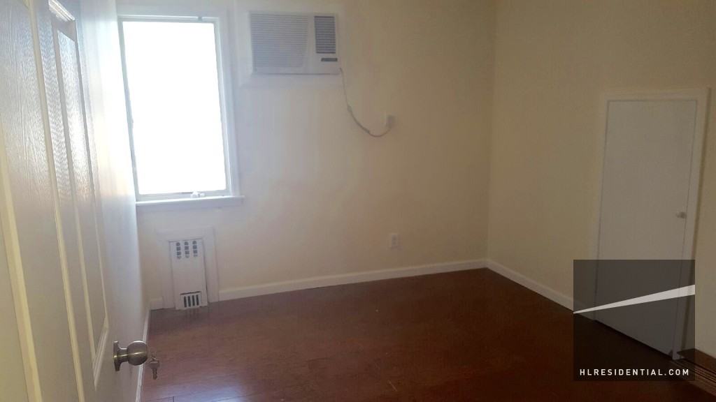 70-18 164th St 2 - Photo 3 of 11