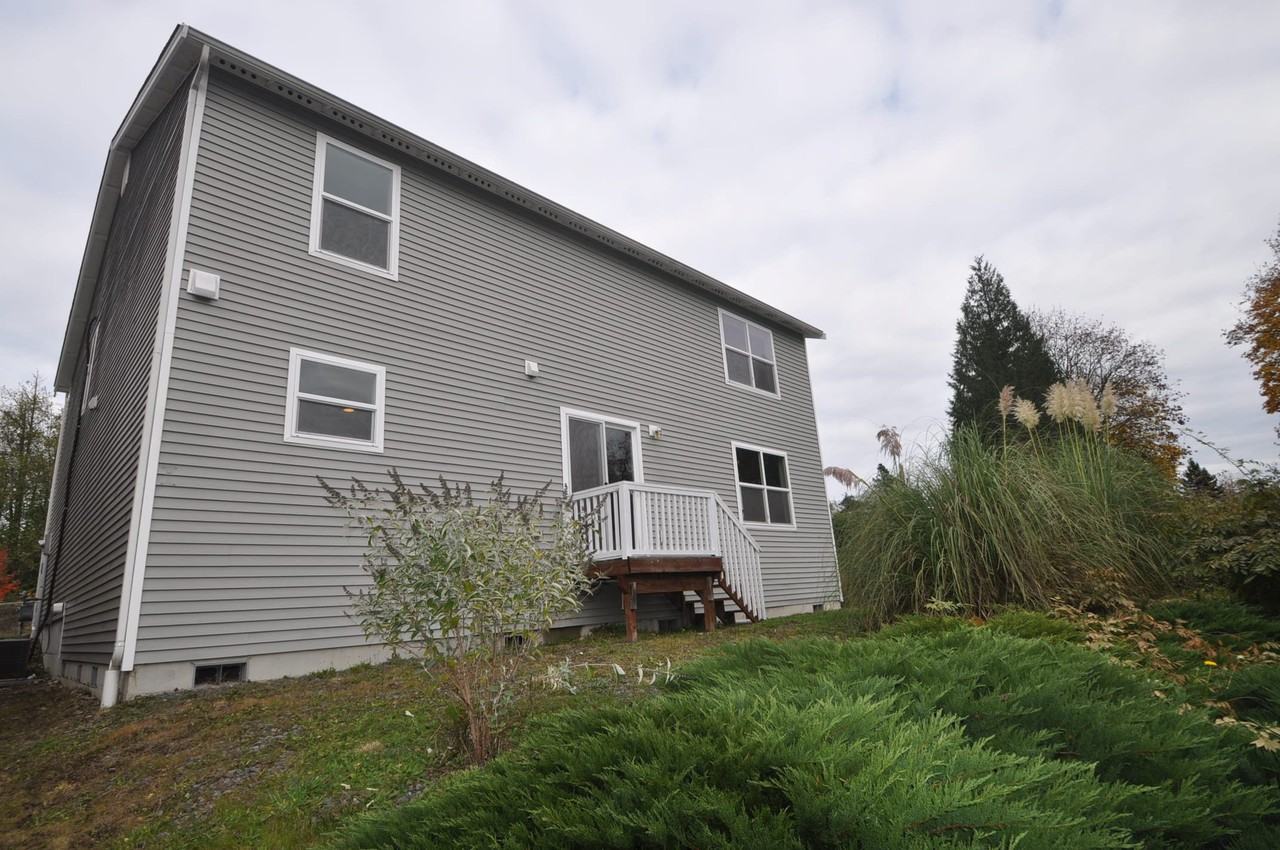 18114 SE 242nd St - Photo 2 of 14