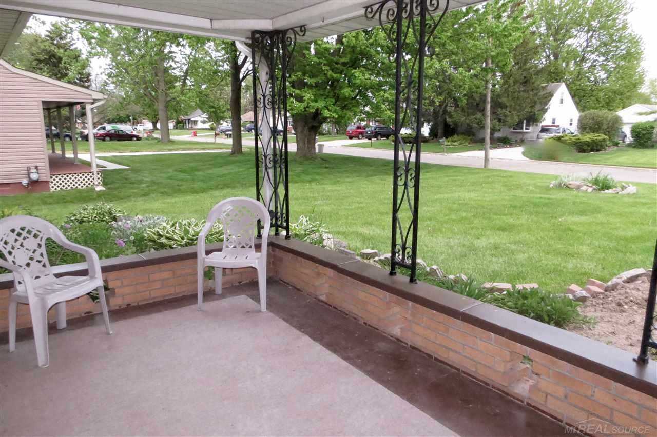 17485 Doris Ave - Photo 3 of 29