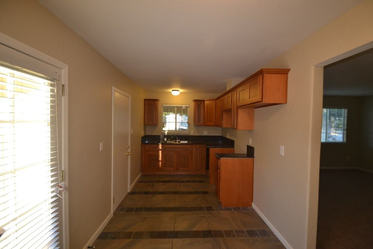 7052 Silver Glen Way - Photo 2 of 7