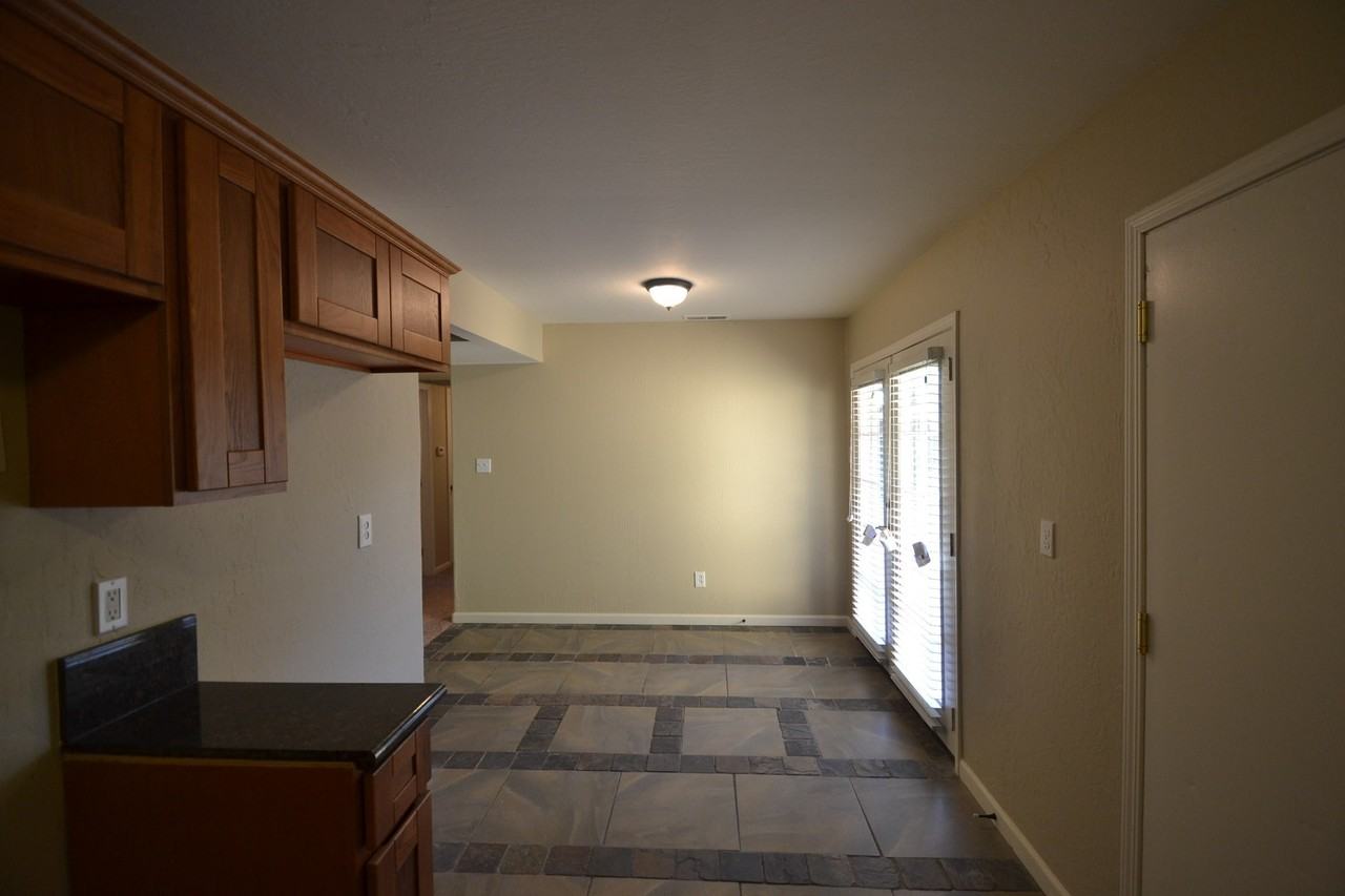 7052 Silver Glen Way - Photo 3 of 7