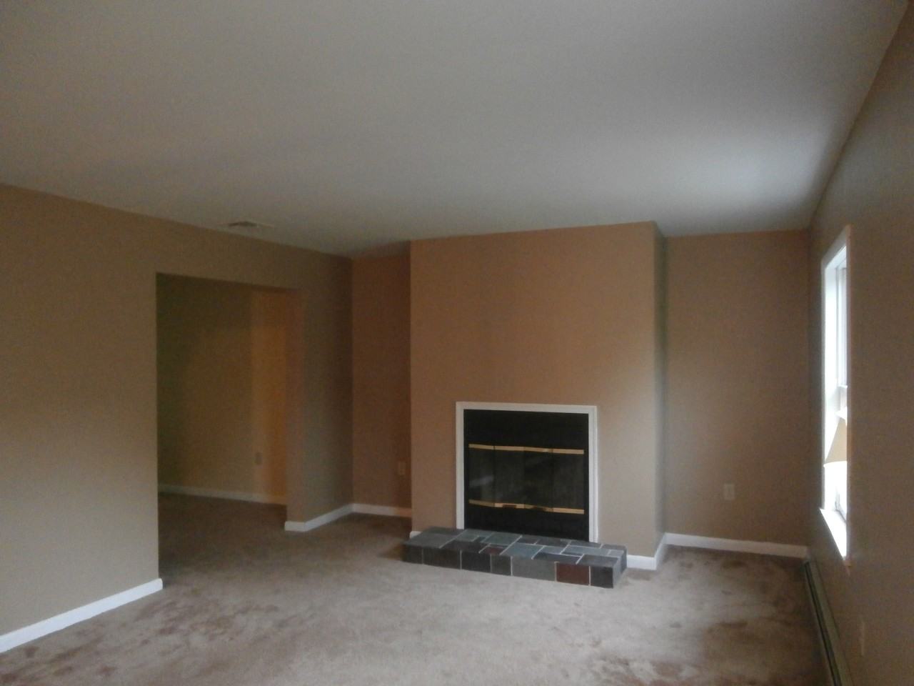 24 Hazel Ct - Photo 3 of 6