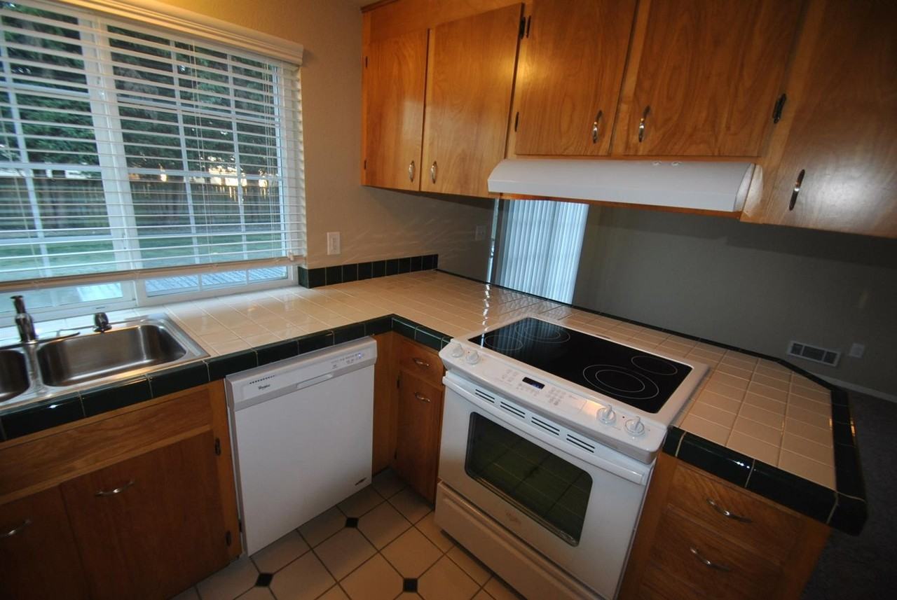 420 Wayne Ave - Photo 3 of 9