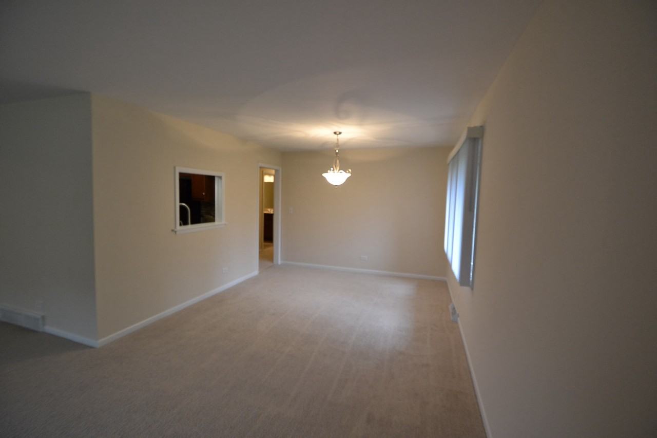 6231 W Carol Ln - Photo 2 of 8