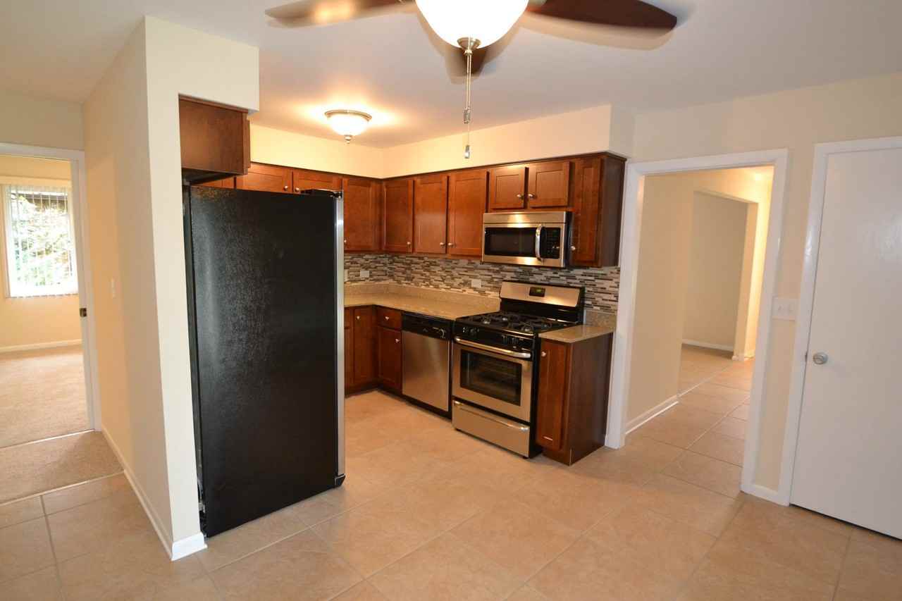 6231 W Carol Ln - Photo 3 of 8