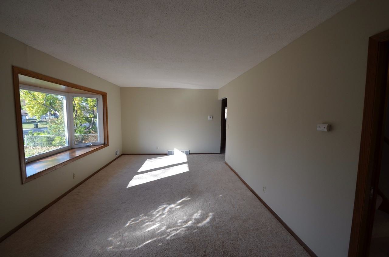 7324 Cahill Ave E - Photo 3 of 9