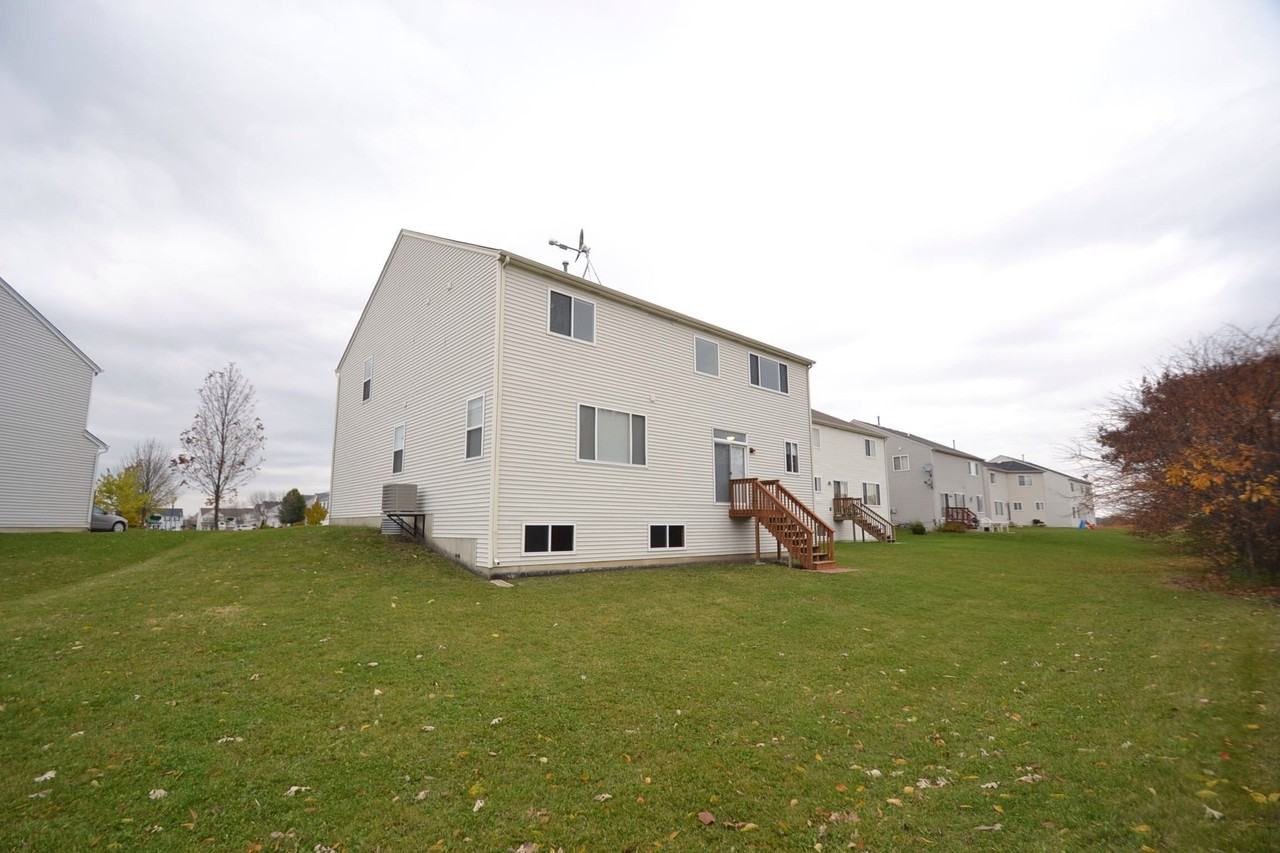 815 Seneca Trail - Photo 2 of 17