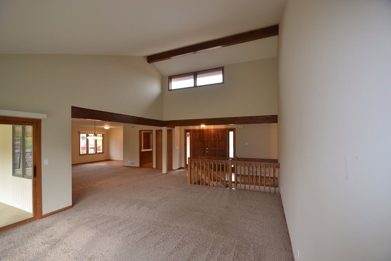 107 White Pine Ln - Photo 3 of 8