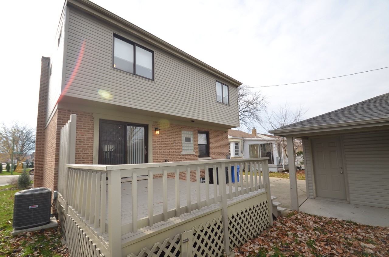 6010 W Sherwin Ave - Photo 2 of 9