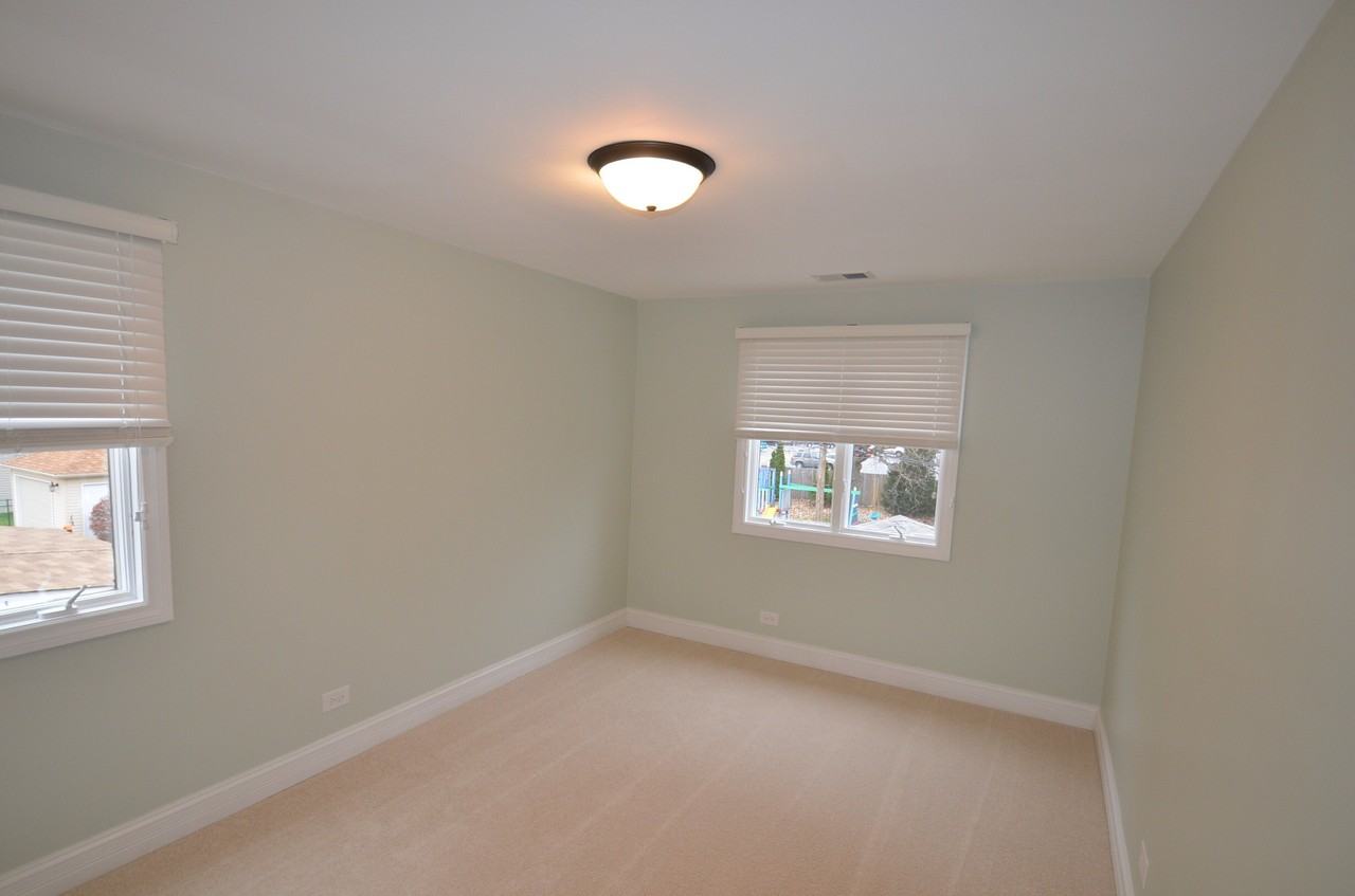 6010 W Sherwin Ave - Photo 3 of 9