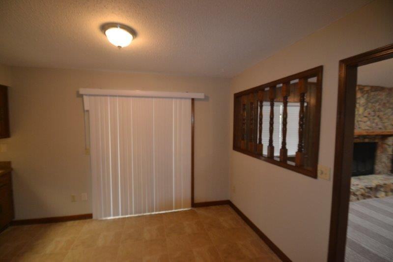 11439 Lowndesboro Dr - Photo 3 of 8