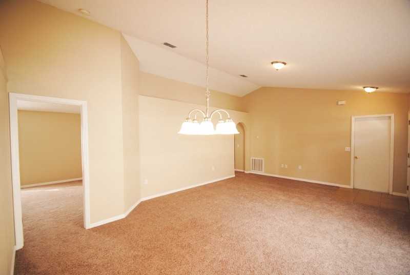 2197 Redwood Cir - Photo 2 of 8