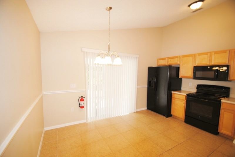 2197 Redwood Cir - Photo 3 of 8