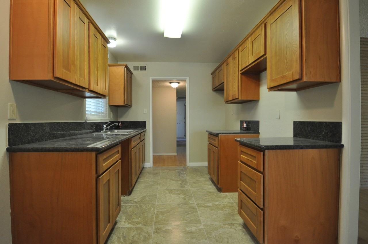 10546 Coloma Rd - Photo 2 of 9