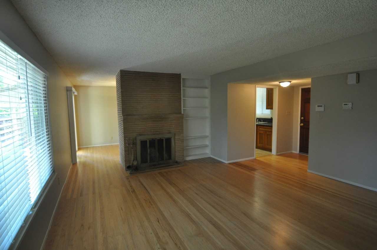 10546 Coloma Rd - Photo 3 of 9