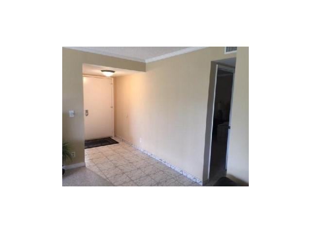 5801 Camino Del Sol 202 - Photo 3 of 5