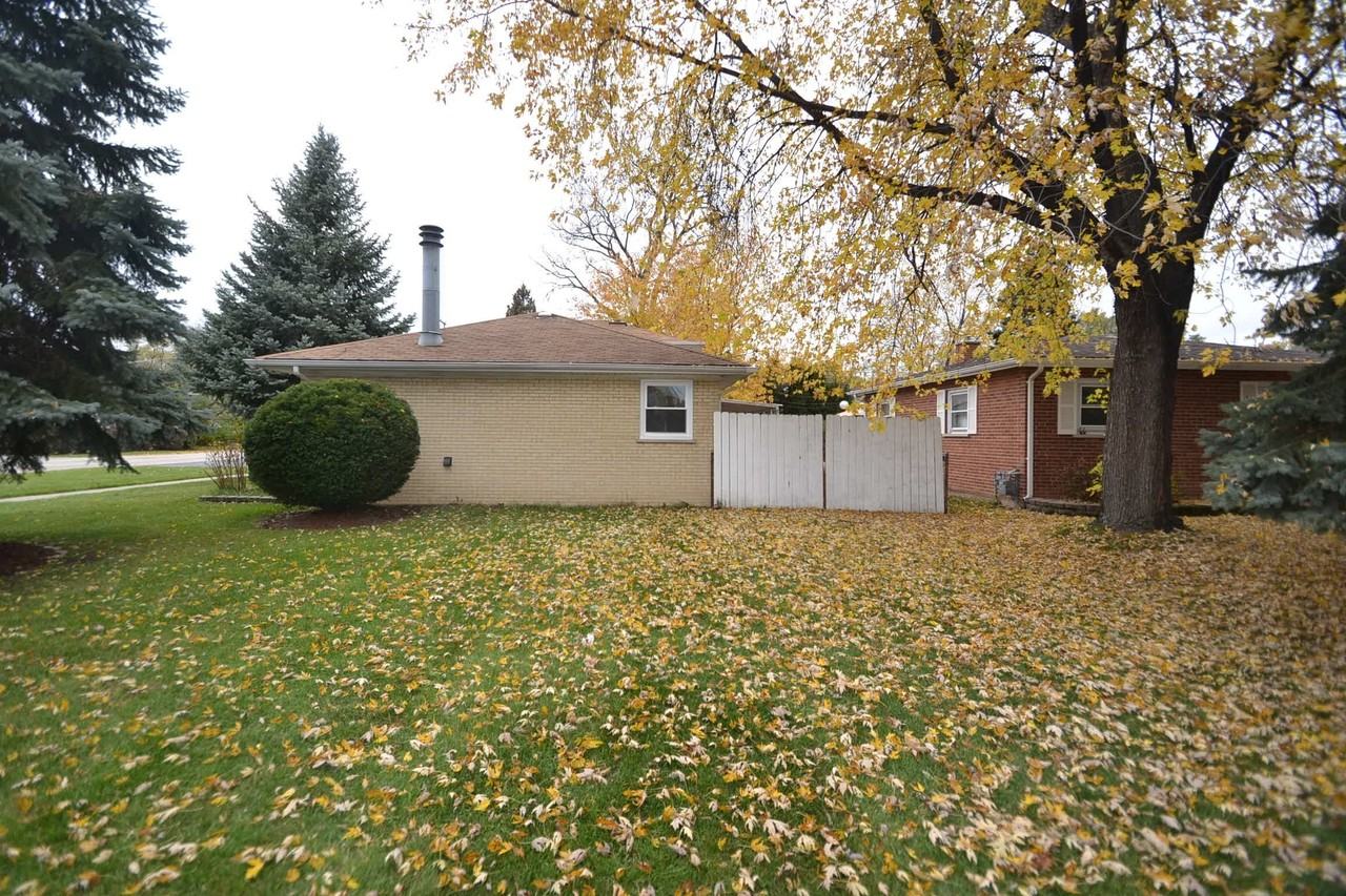 330 Ash Ave - Photo 2 of 14