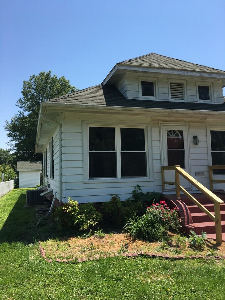 1118 S Granger St - Photo 3 of 10