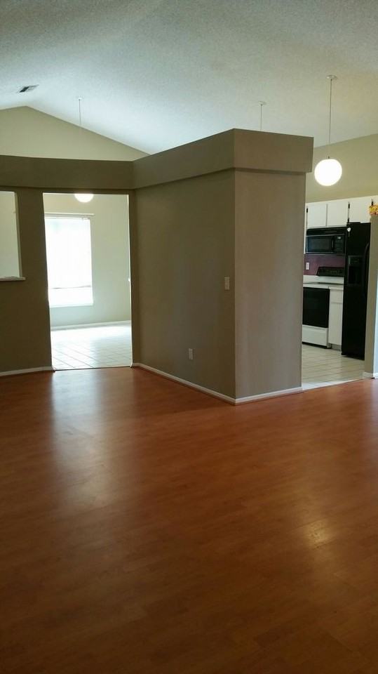 628 Baycove Dr - Photo 2 of 11