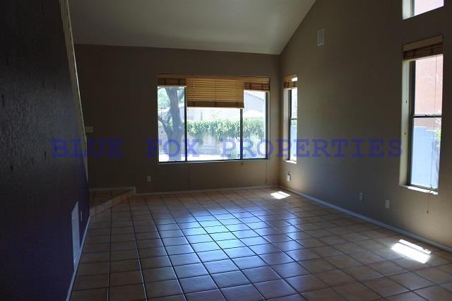 2901 E Racquet Ct - Photo 3 of 12