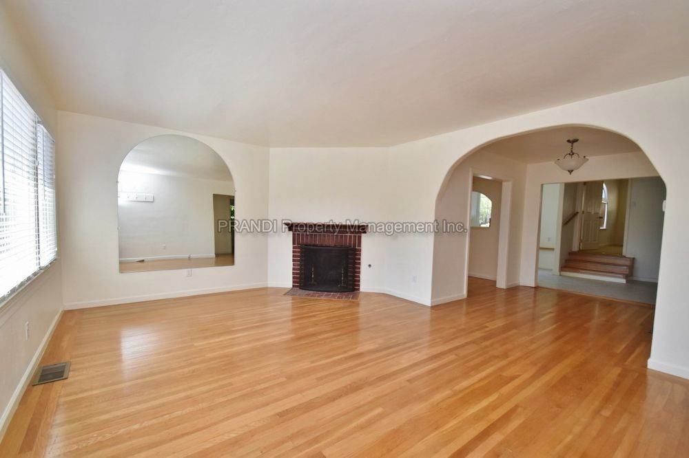 121 Union St - Photo 3 of 18