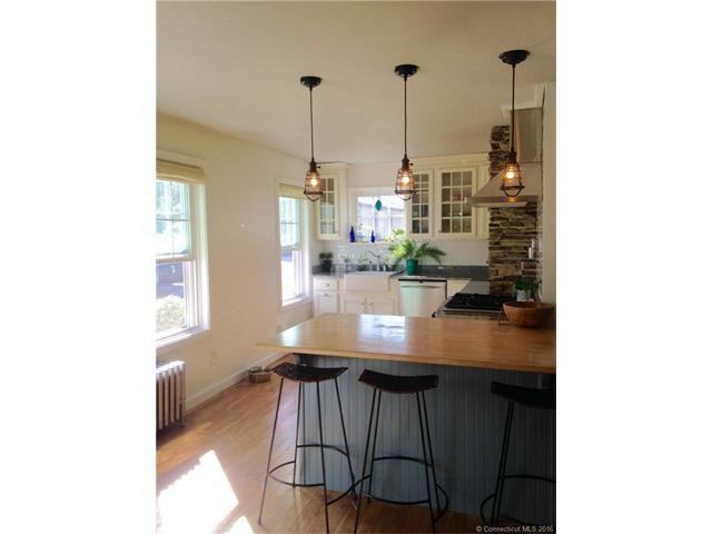 1058 Saybrook Rd - Photo 3 of 17