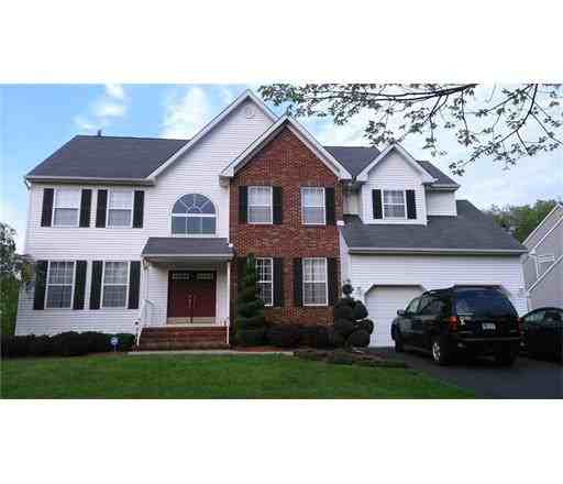 81 Carriage Dr - Photo 2 of 15