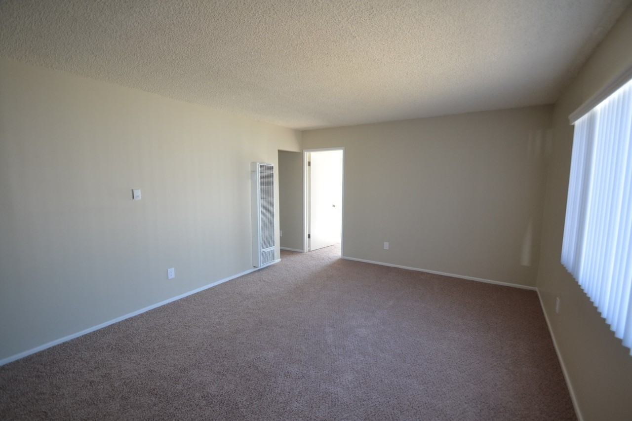 1038 W 124th St - Photo 2 of 7