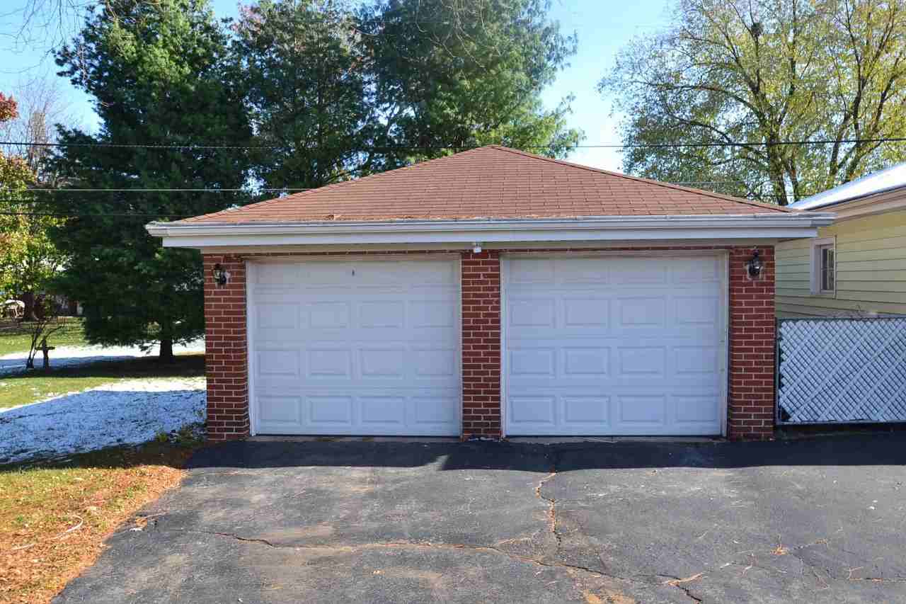 923 S Evergreen Ave - Photo 2 of 9