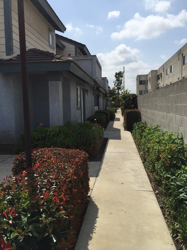 3154 Vineland Avenue #A - Photo 3 of 4