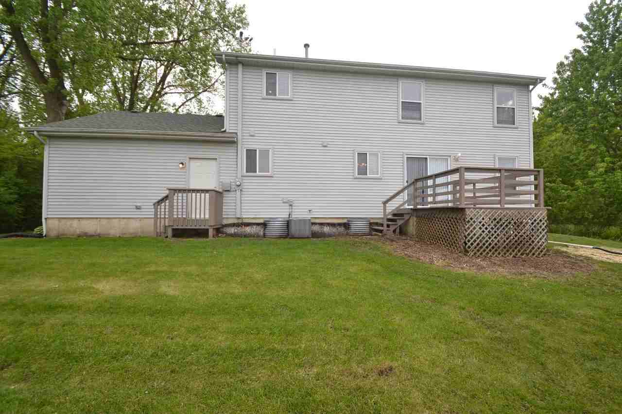 205 Plum St - Photo 3 of 28