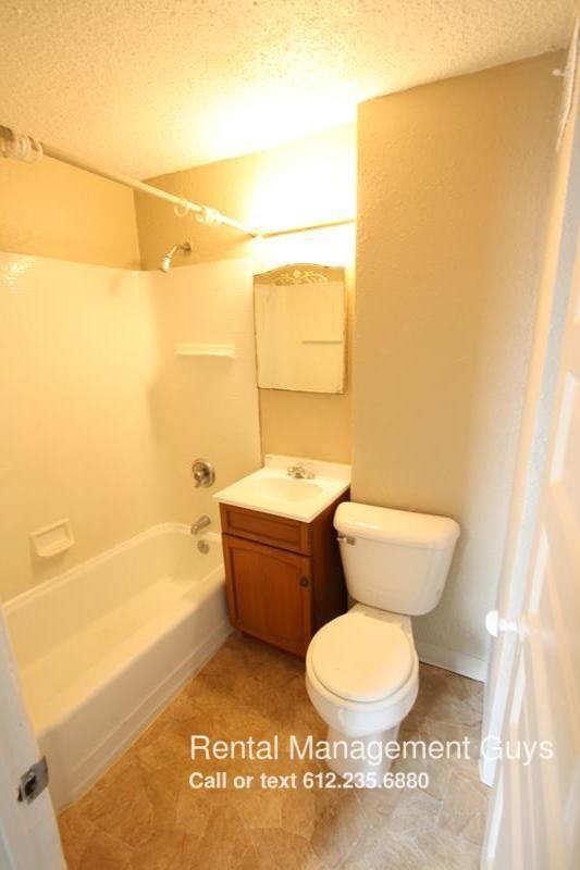 215 S 9th St #105 - Photo 2 of 4