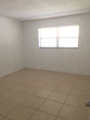 921 SW 15th Terrace - Photo 3 of 9
