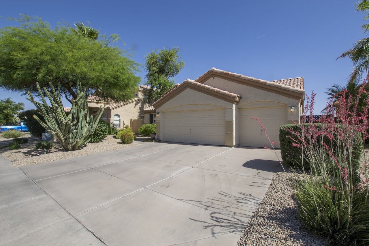 1513 W Chilton Ave - Photo 3 of 21