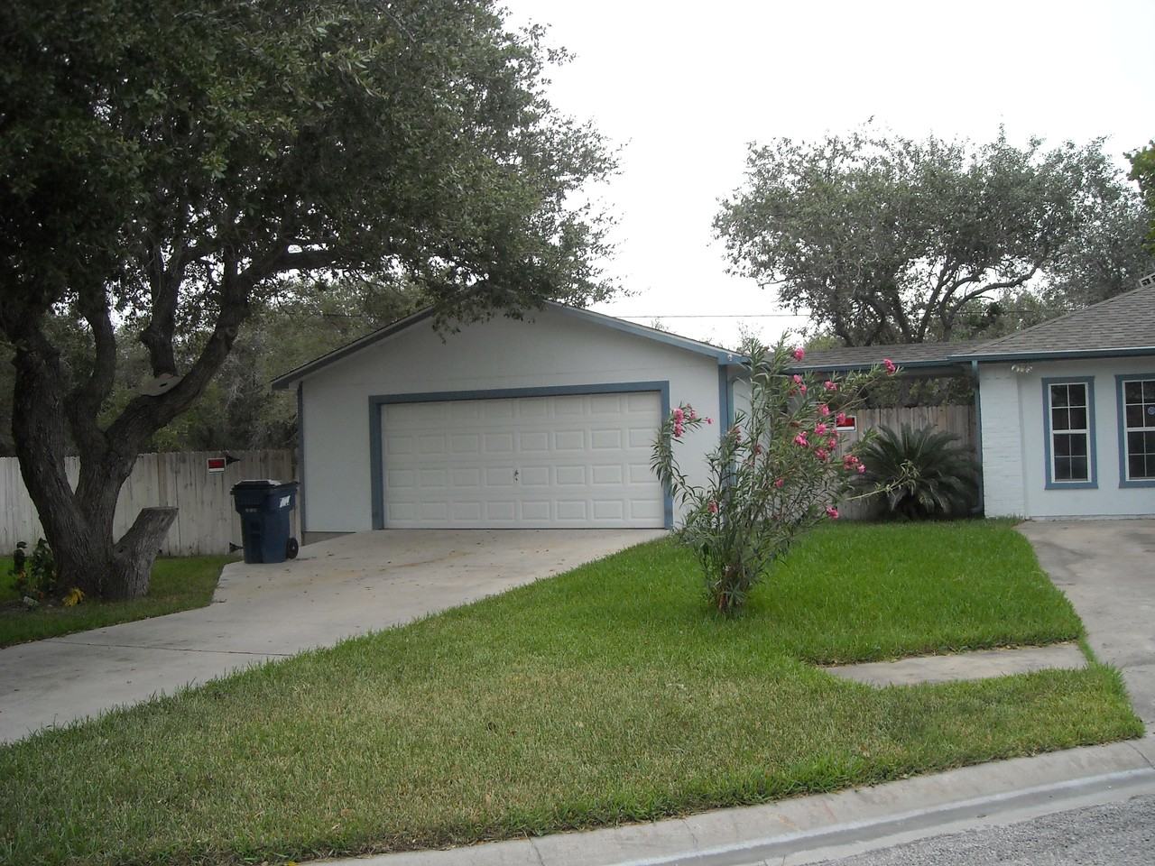 115 Saunders Ln - Photo 2 of 8