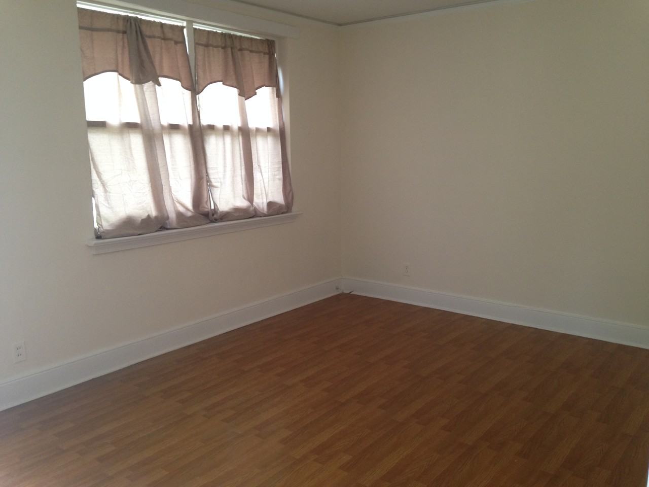 1033 Munsen Spring Dr - Photo 3 of 5