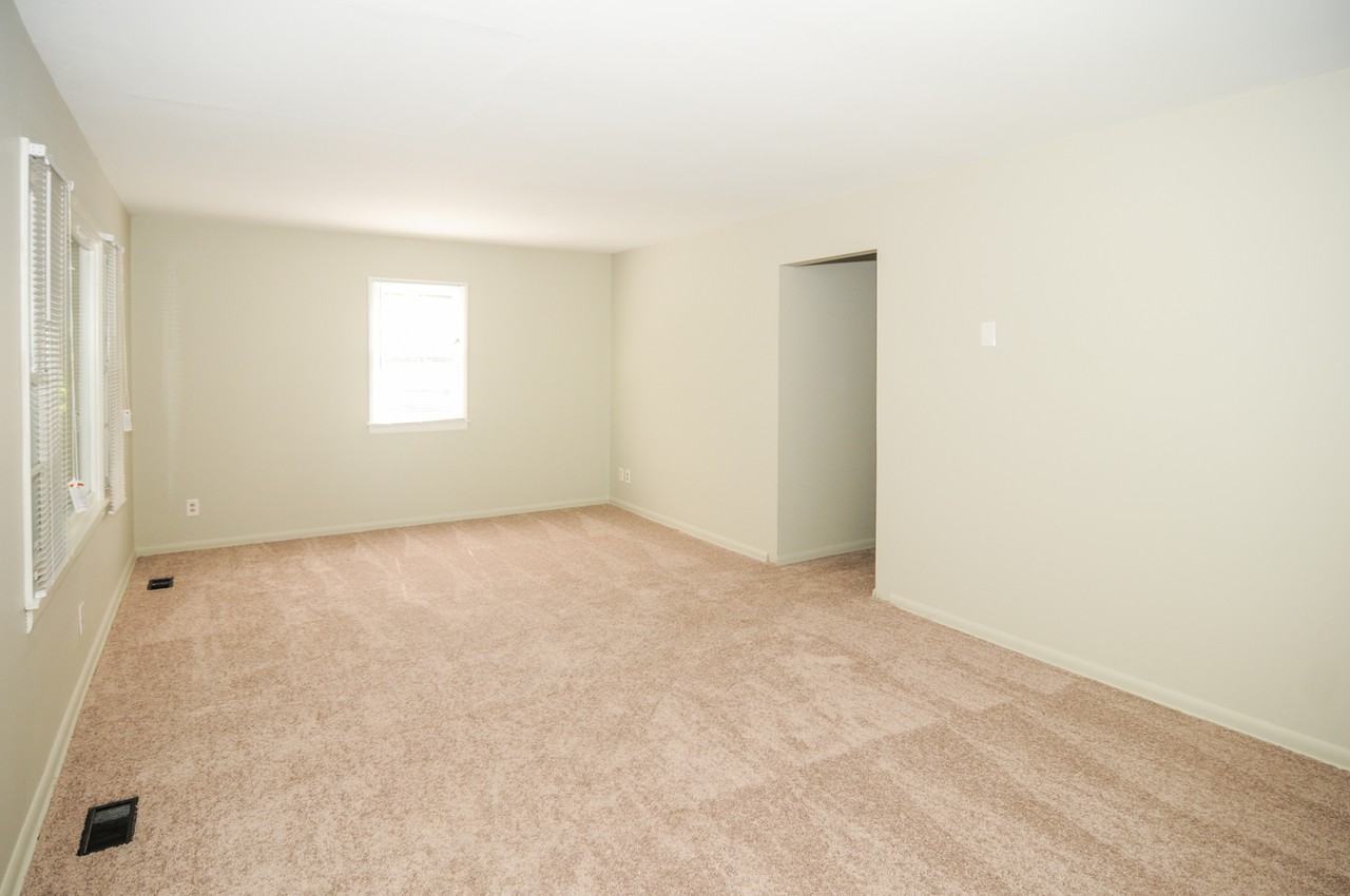 1223 E 52nd St - Photo 3 of 17